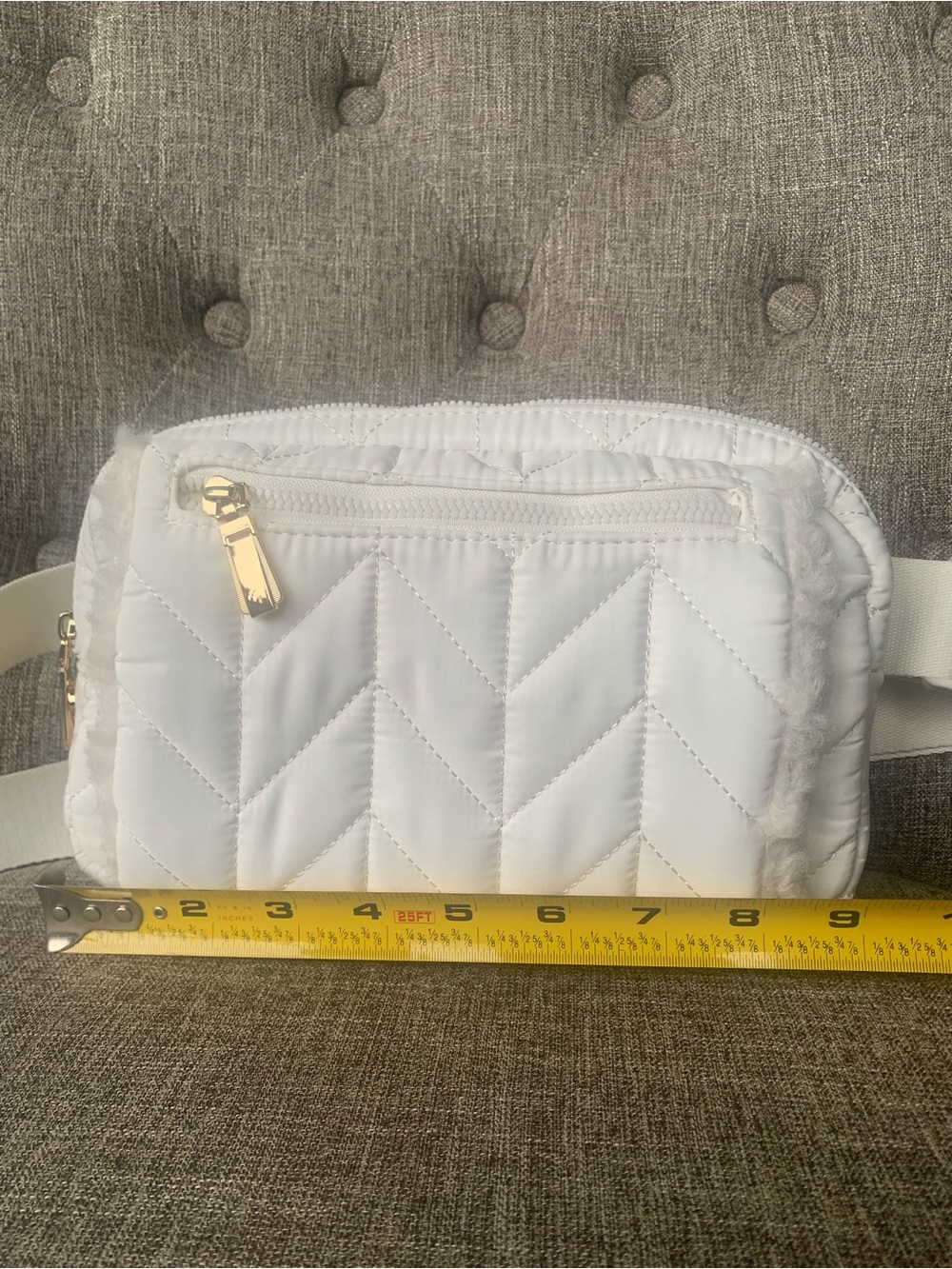 New with tags! House of Harlow 1960 White Quilted Crossbody Hip Bag - Picture 4 of 15